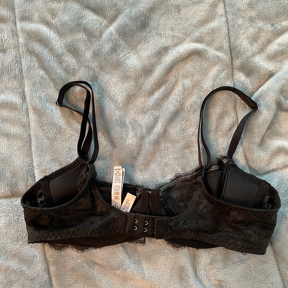 Victoria's Secret Bra - Picture 5 of 7